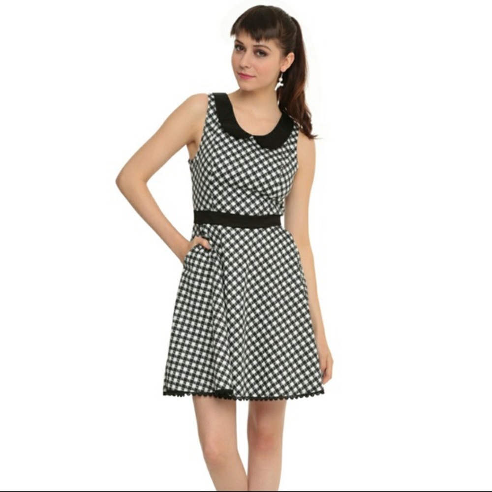 Orphan Black Hot topic exclusive pistol  dress